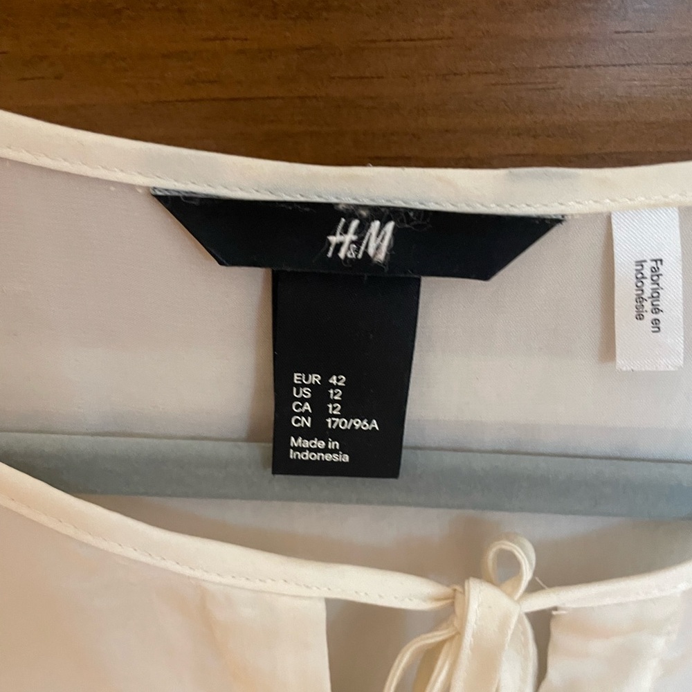 H&M blouse - Picture 2 of 3